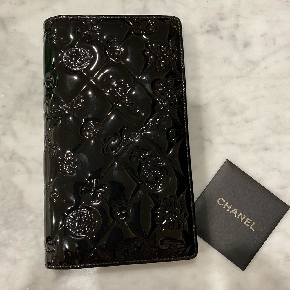 Chanel patent leather Lucky Symbol wallet